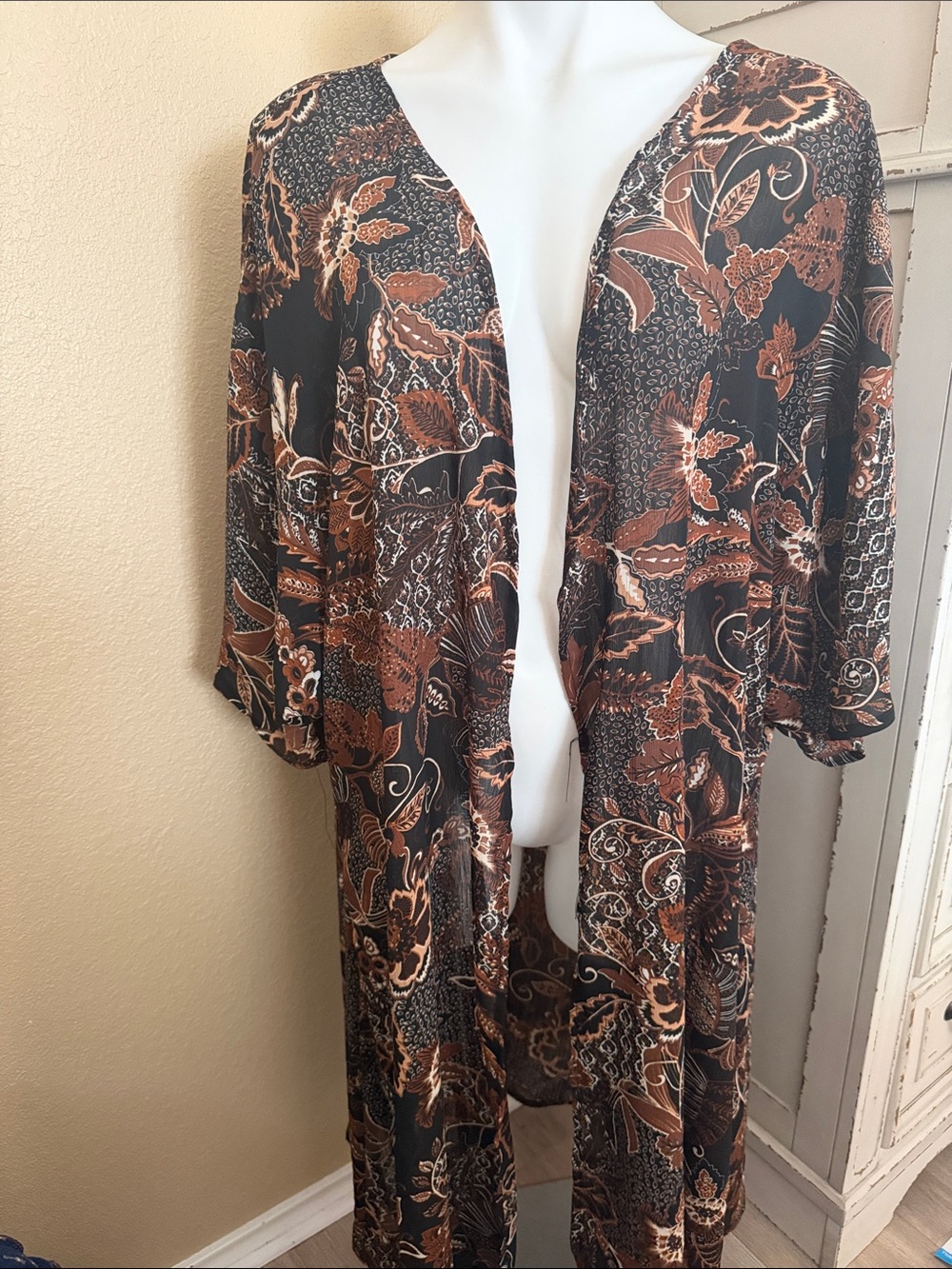 Women’s Black & Brown Floral Kimono Robe